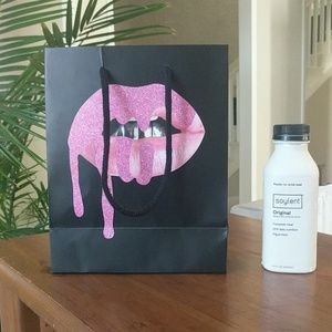 Kylie Cosmetics - LA Pop Up Bag